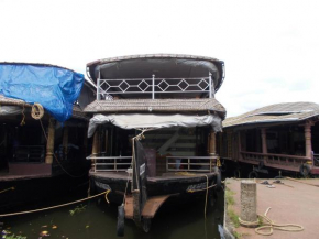 Vinayak House Boat - Lone Rider